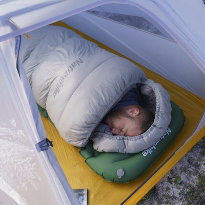 Надувной матрас с подголовником Naturehike CNK2300DZ0001, темно-зеленый.
